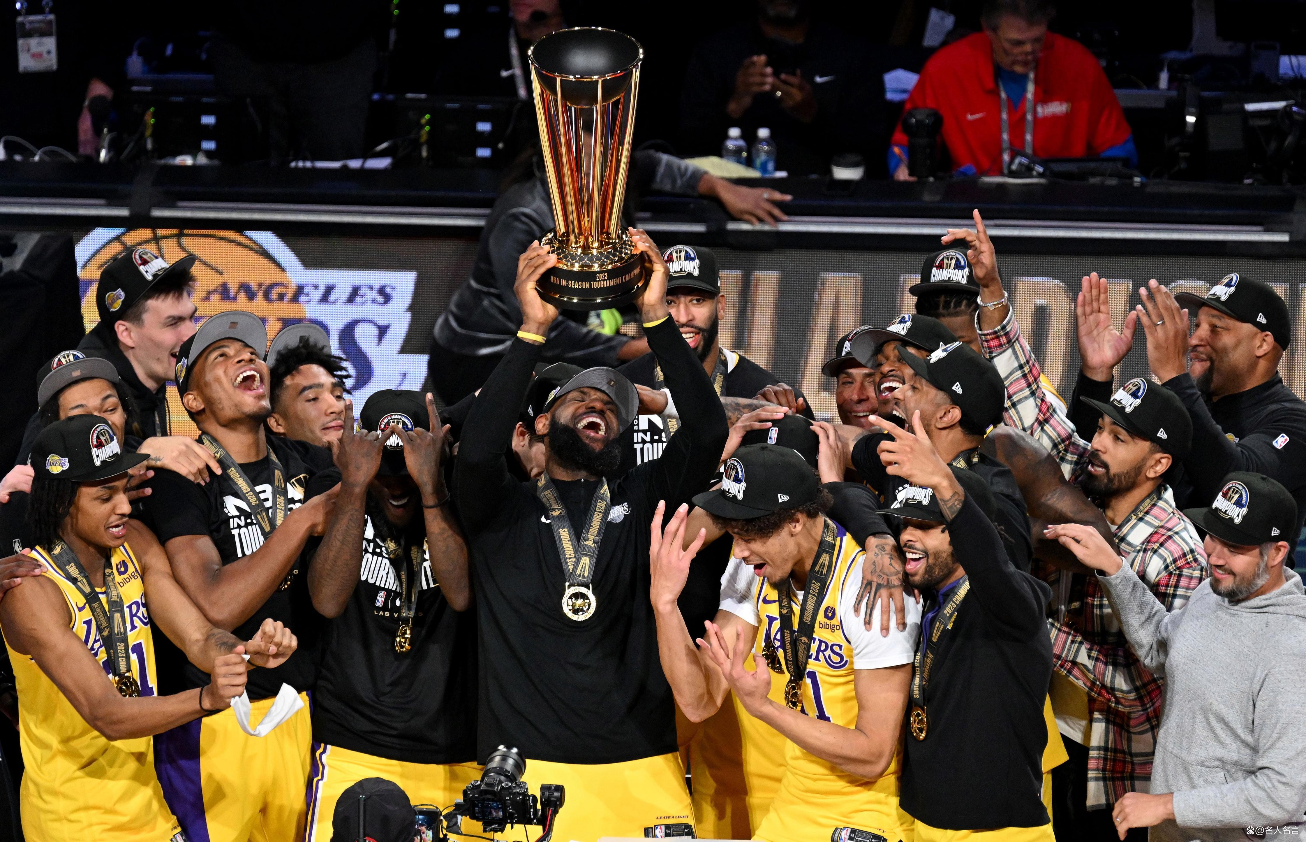 包含“赛事盛典：年度最精彩的NBA明星比赛”的词条