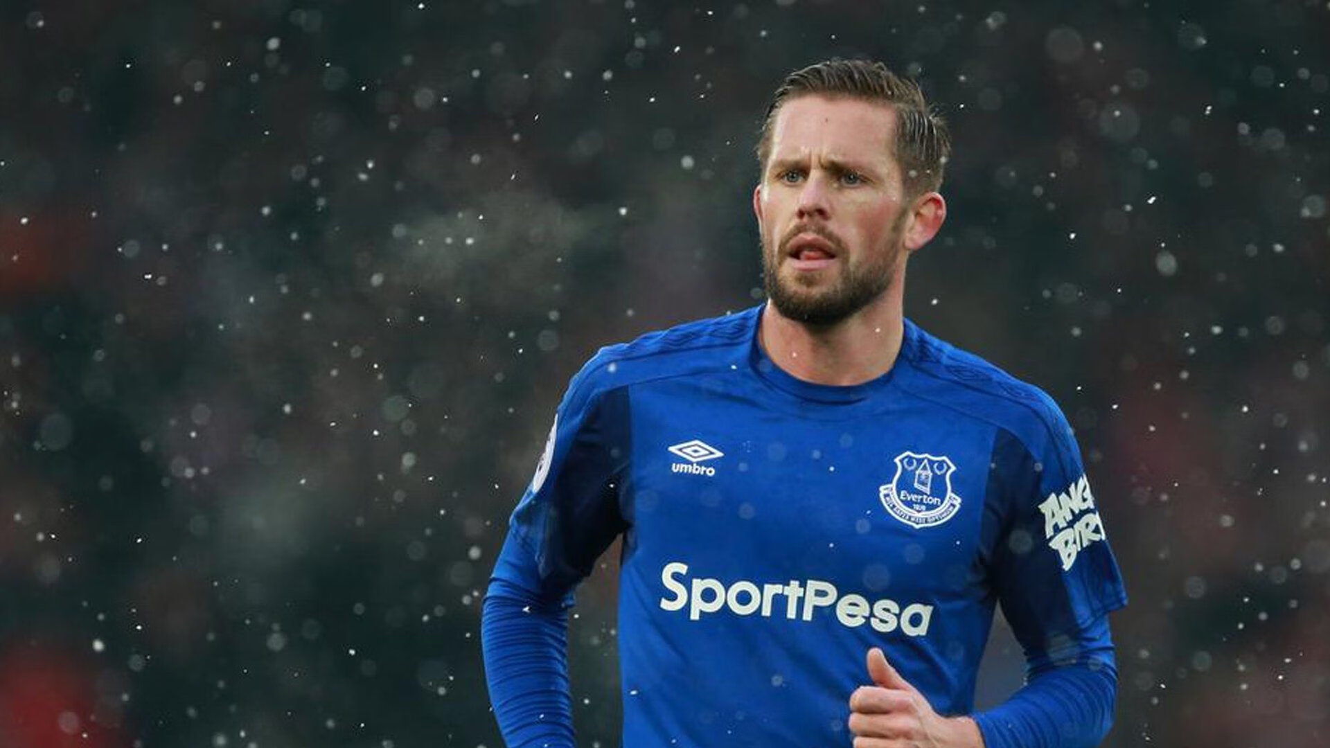 乐鱼体育官网-【冠军争夺激烈】一场比赛决定季后赛名次,冠军季中赛