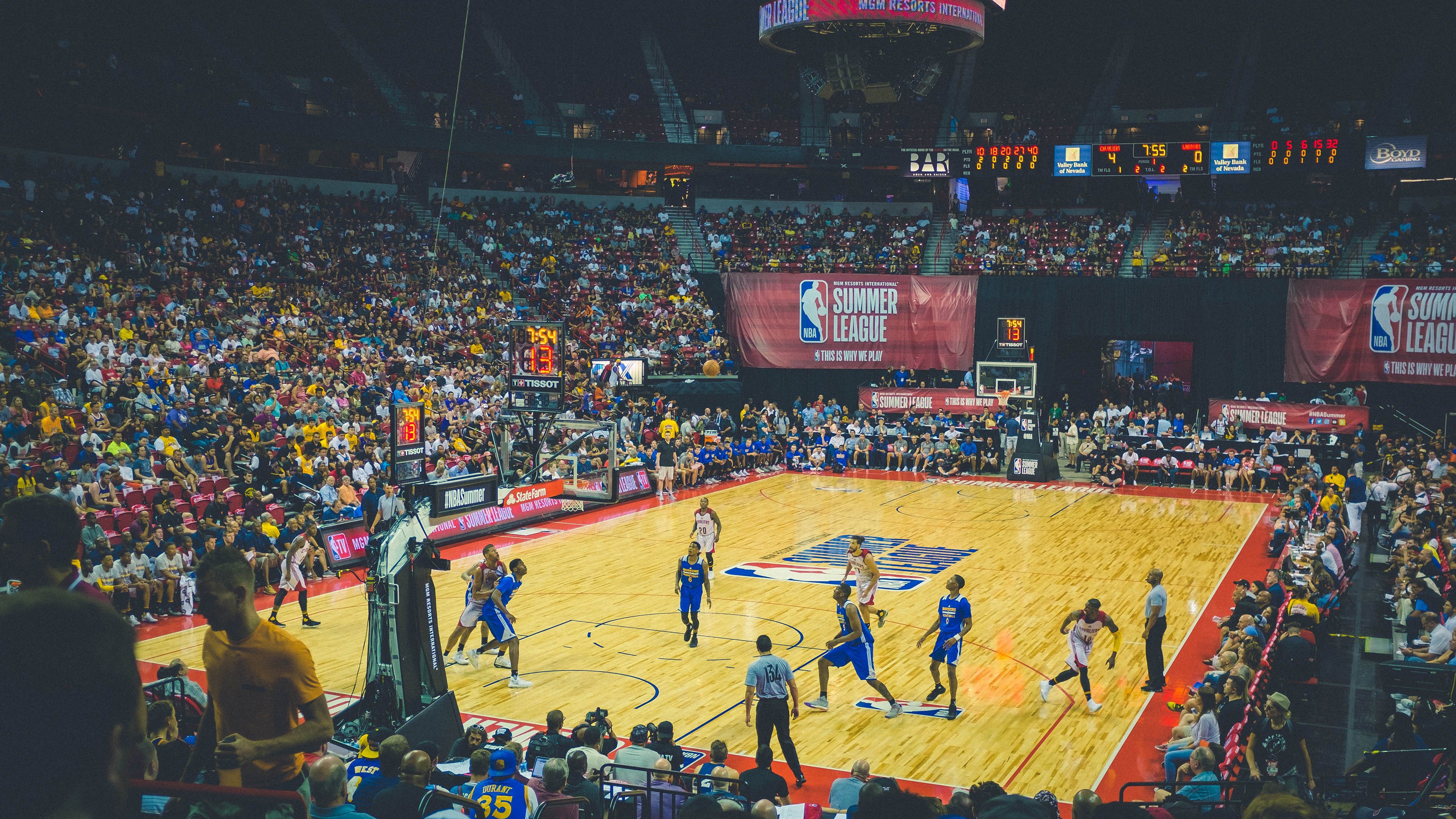 乐鱼电竞-绝地求生 赛事组织日趋专业化,绝地求生职业比赛现场