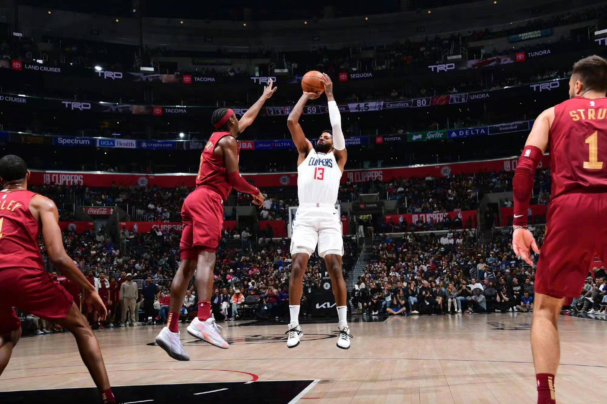 "NBA历史上的经典绝杀：那些感动人心的瞬间"的简单介绍